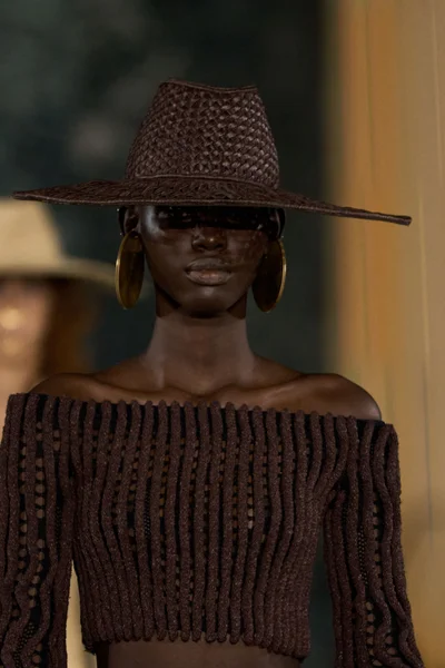 Look 19